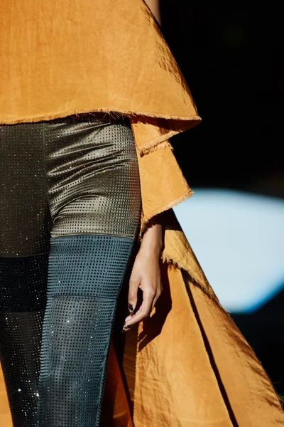 Look 16